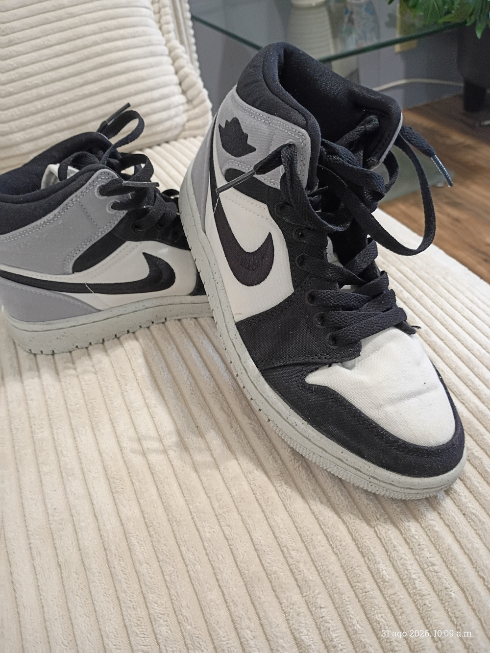 Nike Men’s Black and White Mid-Top Sneakers
